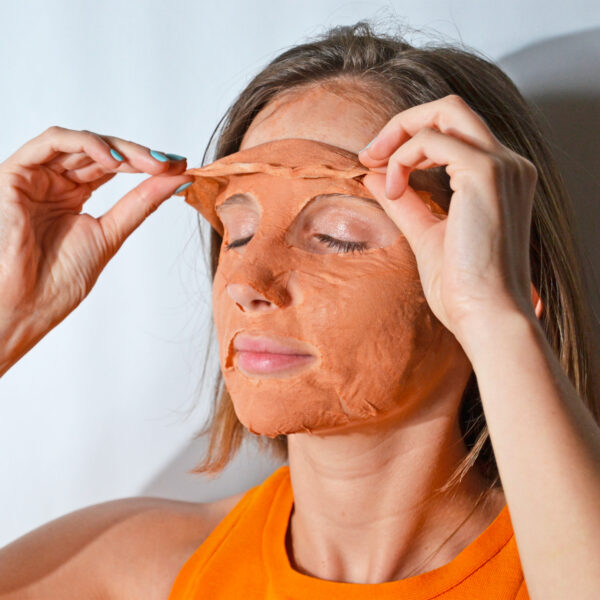Skin IV skaistaus švytėjimo kaukė su baltuoju moliu